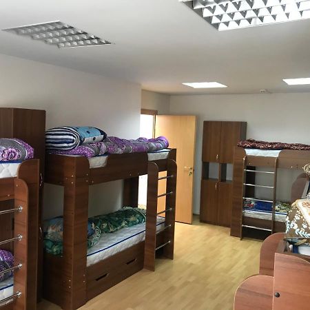 Міни-Хостел Родинного Типу Dubai Užhorod Esterno foto