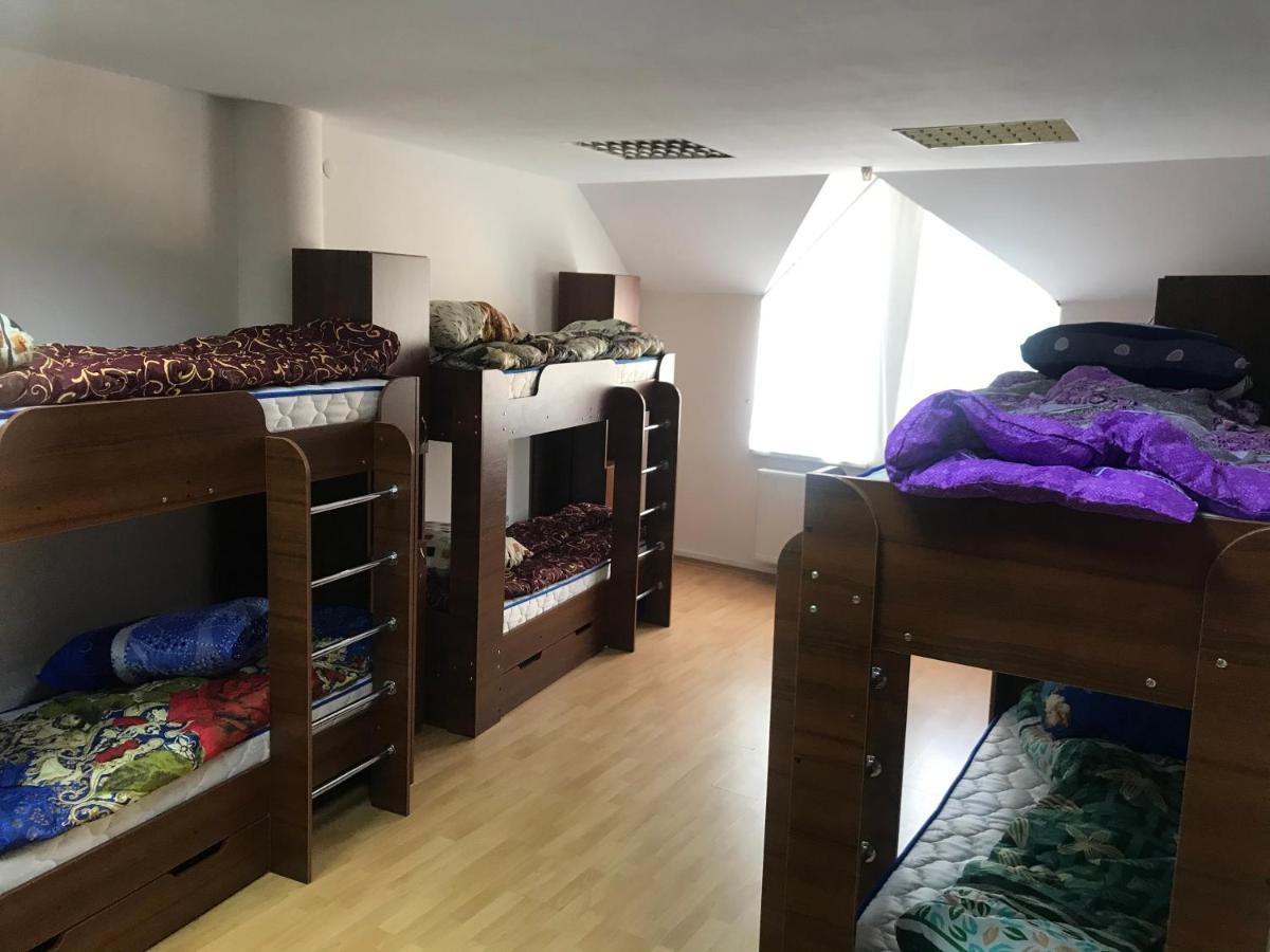 Міни-Хостел Родинного Типу Dubai Užhorod Esterno foto