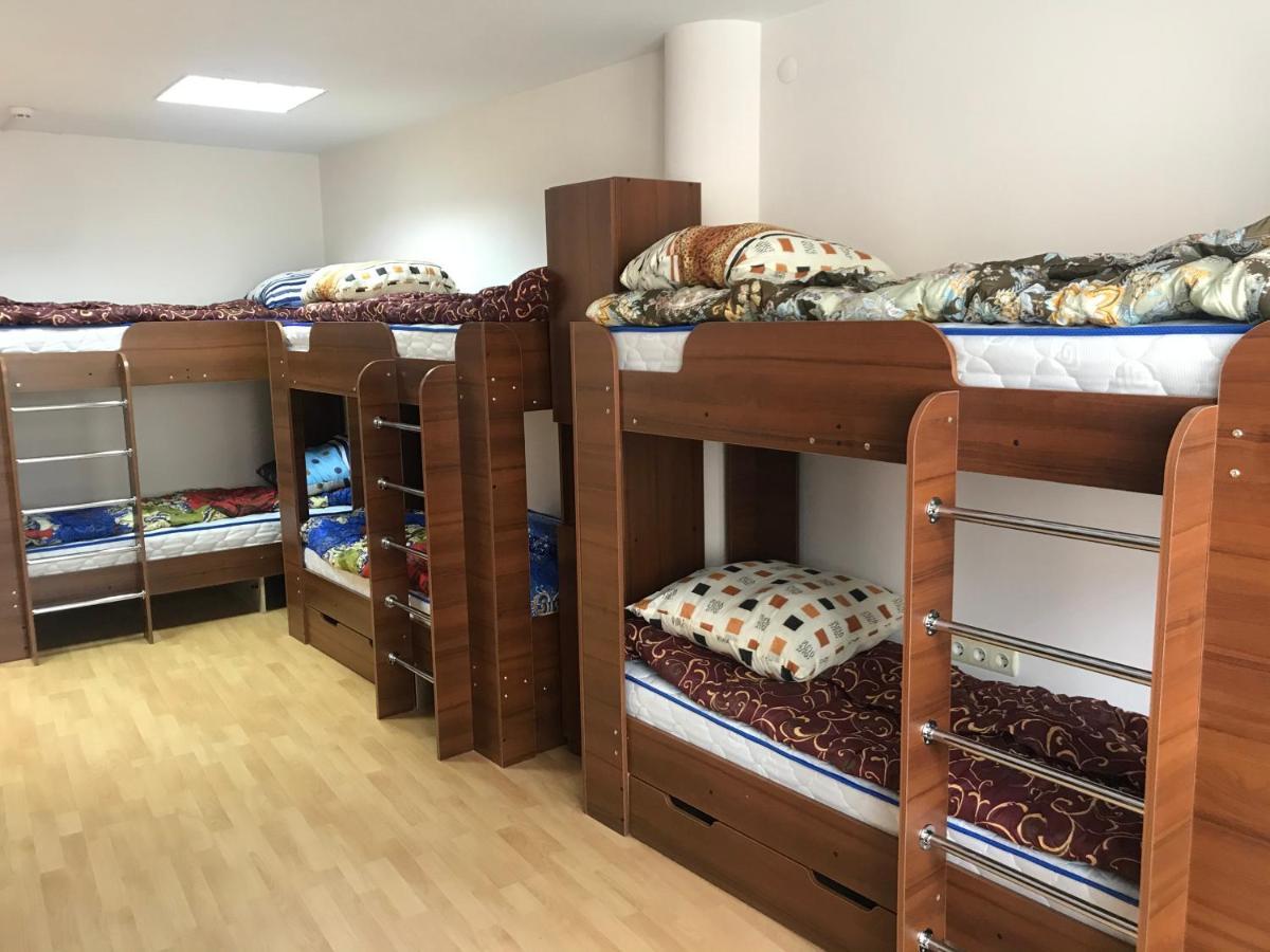 Міни-Хостел Родинного Типу Dubai Užhorod Esterno foto