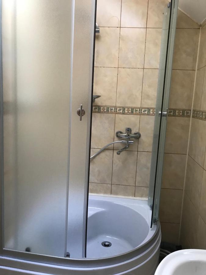Міни-Хостел Родинного Типу Dubai Užhorod Esterno foto