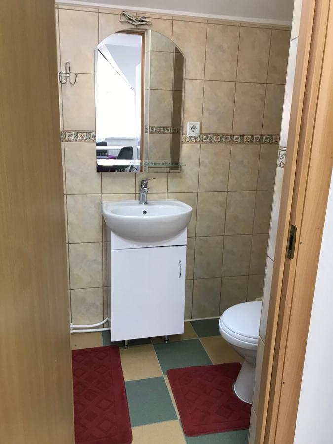Міни-Хостел Родинного Типу Dubai Užhorod Esterno foto